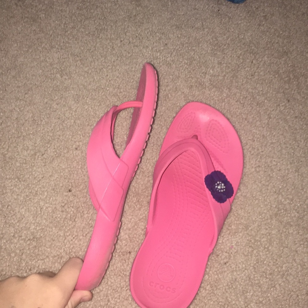 coral pink crocs flip flops